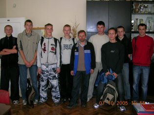 X.2005r. - laureaci I miejsca w sztafetowych biegach przełajowych z opiekunem K. Jarosem